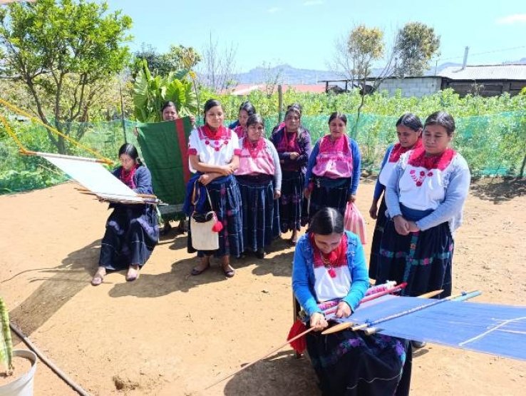 Mujeres tsotsiles exigen pago de m&aacute;s de medio mill&oacute;n de pesos por deuda, en Aldama