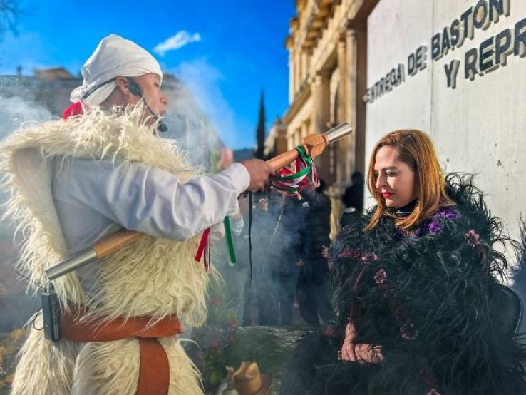 Comunidades de San Crist&oacute;bal refrendan mandato a Fabiola Ricci con la entrega del Bast&oacute;n de Mando